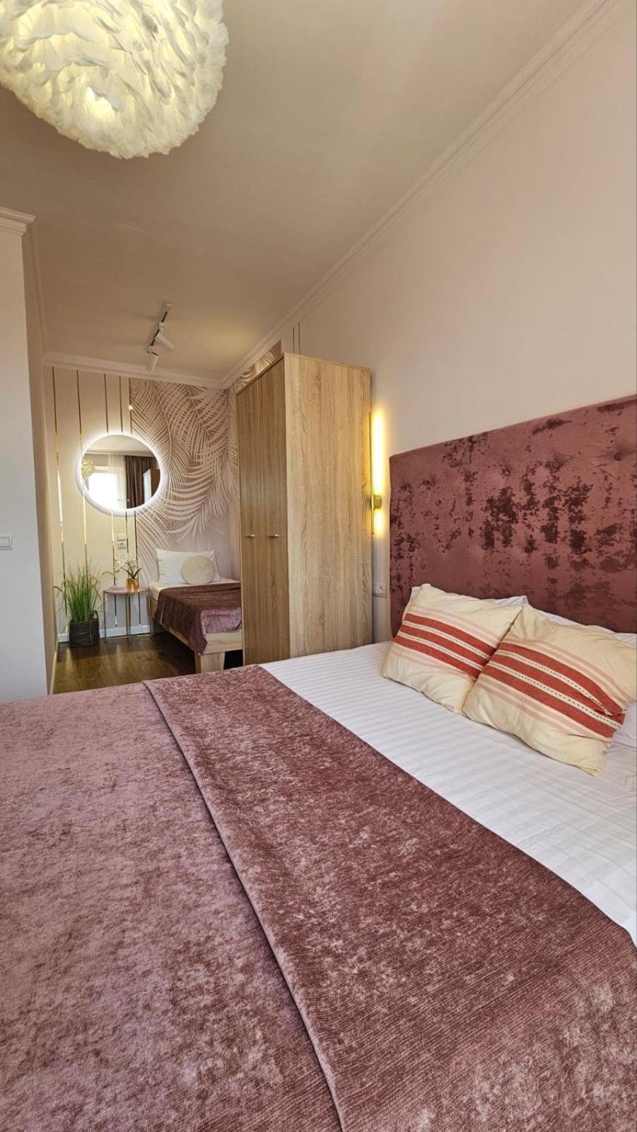 Soft Pink Apartment Munkács Kültér fotó