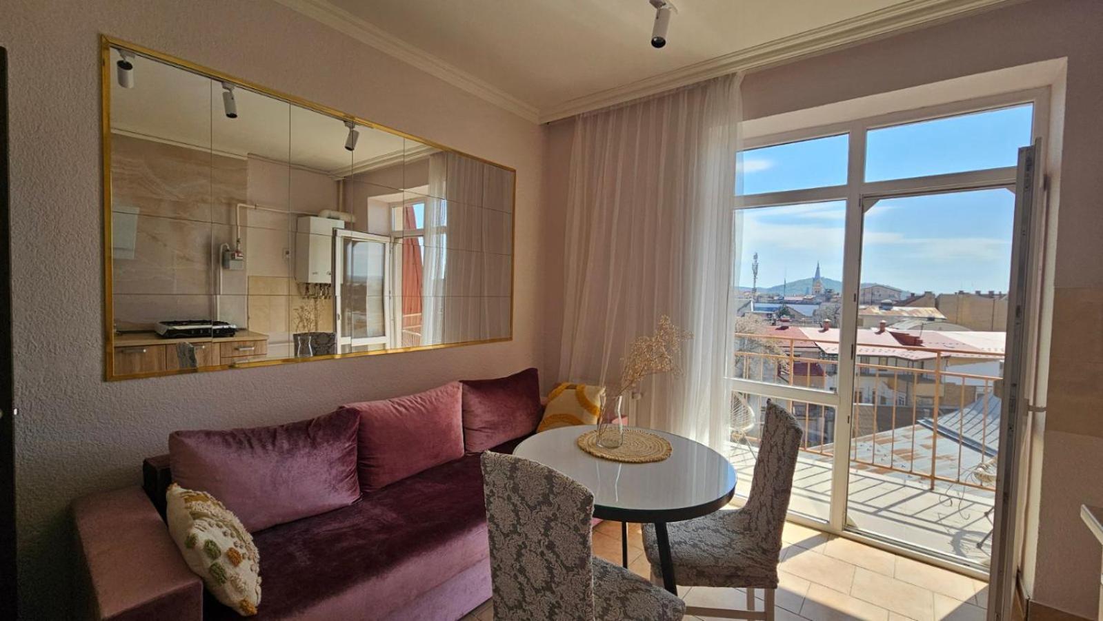 Soft Pink Apartment Munkács Kültér fotó