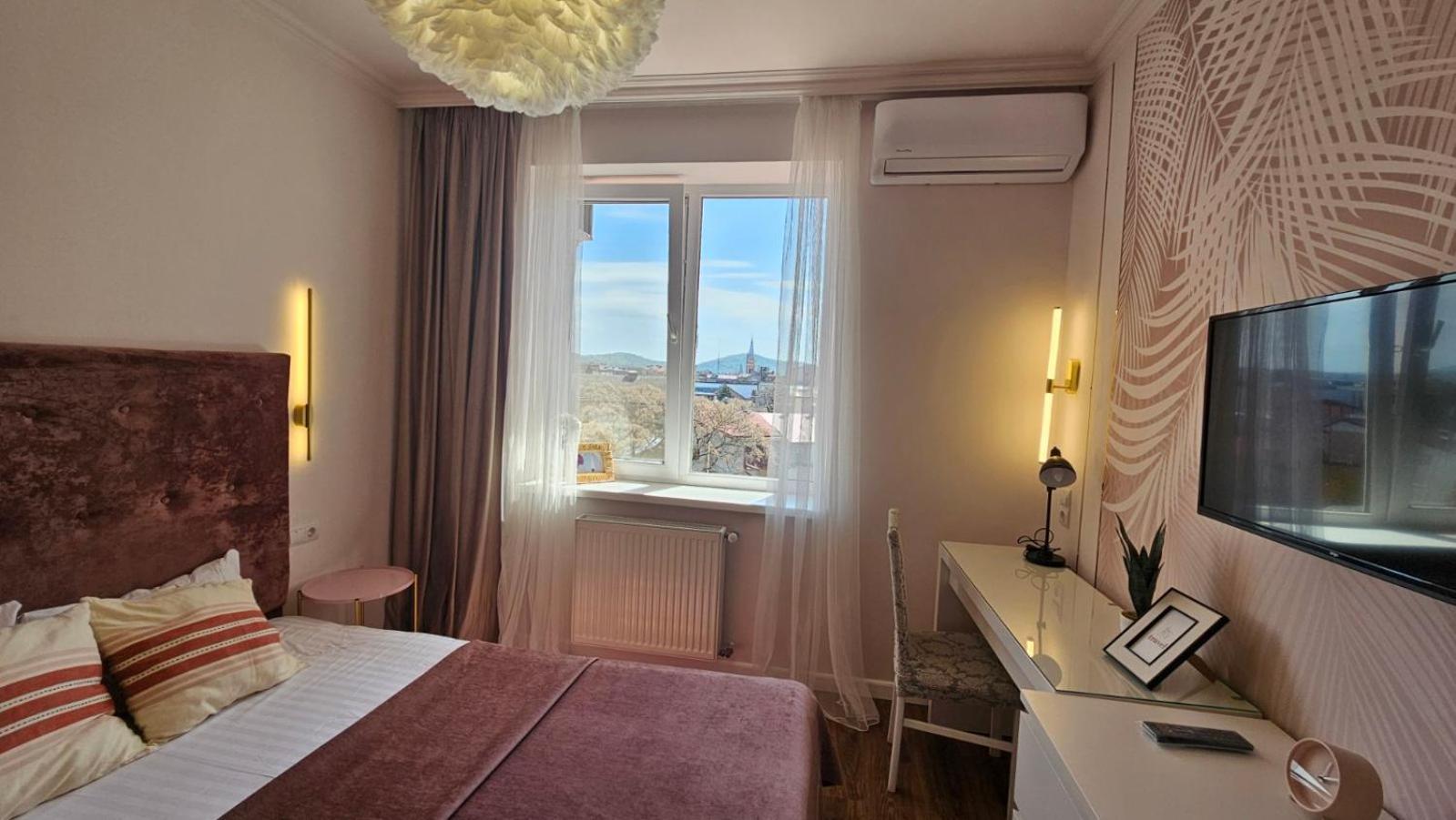 Soft Pink Apartment Munkács Kültér fotó